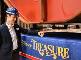 Disney Cruise Line realiza cerimônia de lançamento de quilha para tesouro da Disney