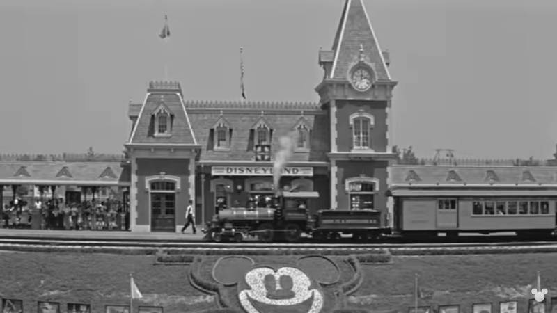 Disney100 - estrada de ferro da Disneylândia