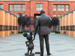 Disney processa o governador DeSantis no tribunal dos EUA alegando campanha de retaliação do governo e mais