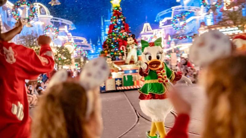 Mickey's Very Merry Christmas Party - desfile - Daisy - Mickey