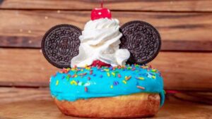 Donut do 68º aniversário da Disneylândia à venda de 15 a 17 de julho de 2023