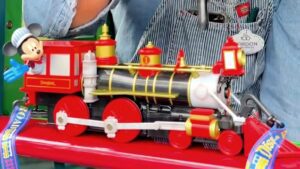 Um balde de pipoca do trem da Disneyland Railroad com Mickey Mouse entrará no parque em 26 de julho