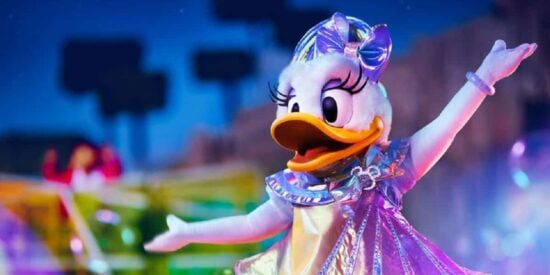 Disneyland Paris Daisy Duck no Dream and Shine Brighter Show