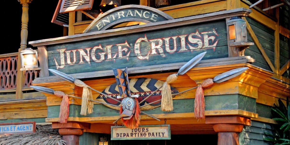 Sinal de entrada do Jungle Cruise na Disneylândia Califórnia
