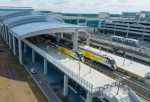 Brightline lança serviço ferroviário intermunicipal para o Aeroporto Internacional de Orlando em 22 de setembro