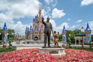 Disney reabre partes das três terras fechadas do Magic Kingdom depois que urso é realocado de Frontierland