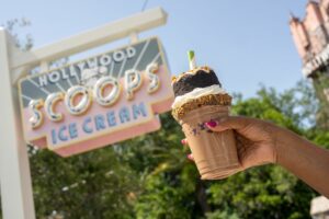 Hollywood Scoops lança combinação de Donut Milk Shake com Manteiga de Amendoim e Chocolate em setembro