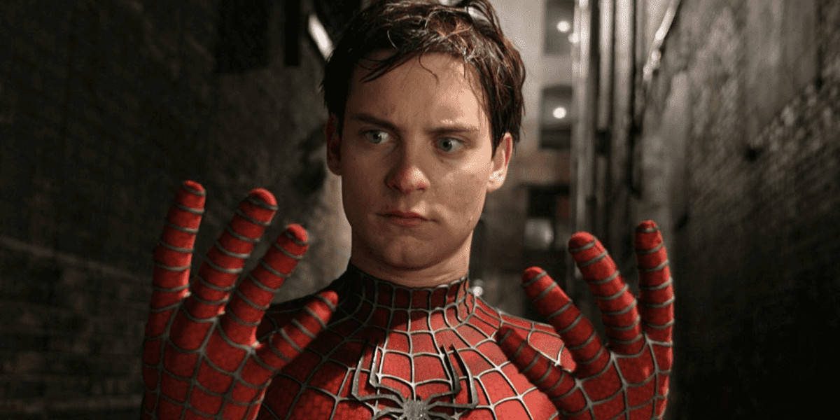 Tobey Maguire como Peter Parker, também conhecido como Homem-Aranha