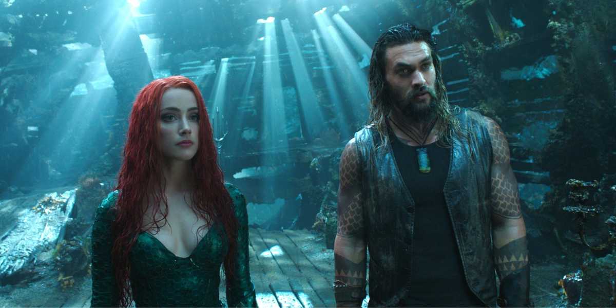 Amber Heard como Mera (L) e Jason Momoa como Aquaman (R) em 'Aquaman'