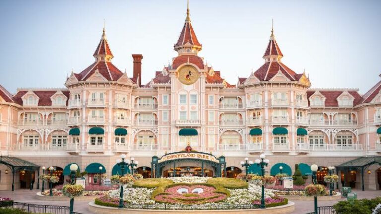 Disneyland Paris reabrirá Disneyland Hotel após reforma em 25 de janeiro de 2024